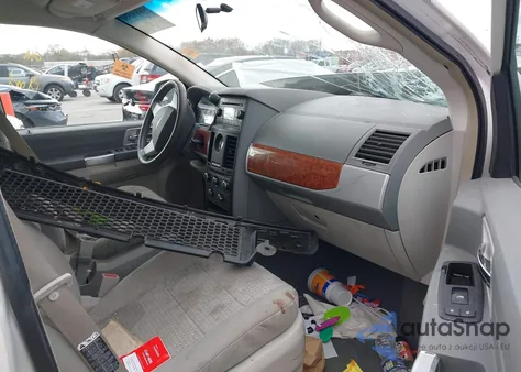 2008 Chrysler Town & Country Touring from USA, damaged, VIN 2A8HR54P08R668002